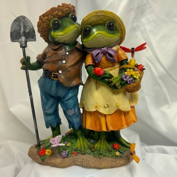 Other - Frog Farmer Couple Resin Figurine Statue 9”